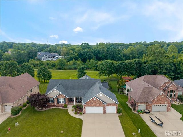 136 Stonebridge Crossing Drive, Maryville, IL 62062