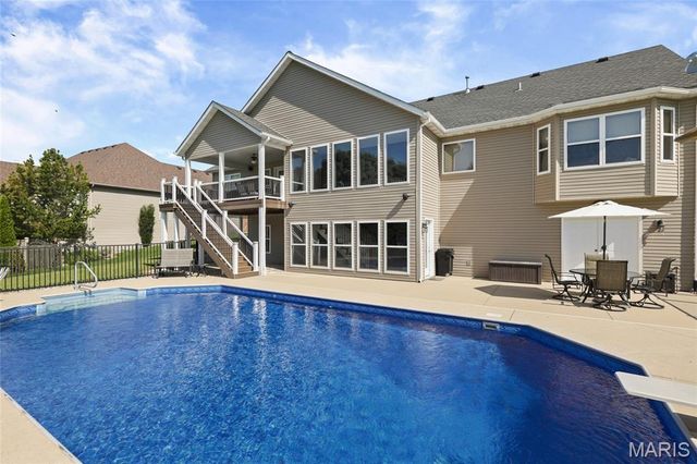 136 Stonebridge Crossing Drive, Maryville, IL 62062