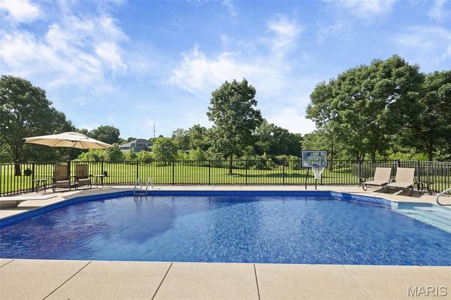 136 Stonebridge Crossing Drive, Maryville, IL 62062