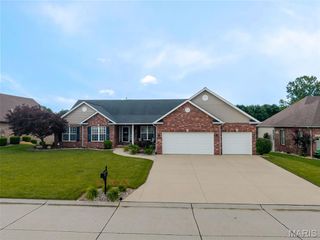 136 Stonebridge Crossing Drive, Maryville, IL 62062
