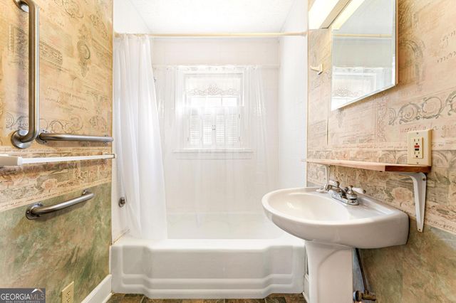 163 Cleveland Avenue, Hartwell, GA 30643