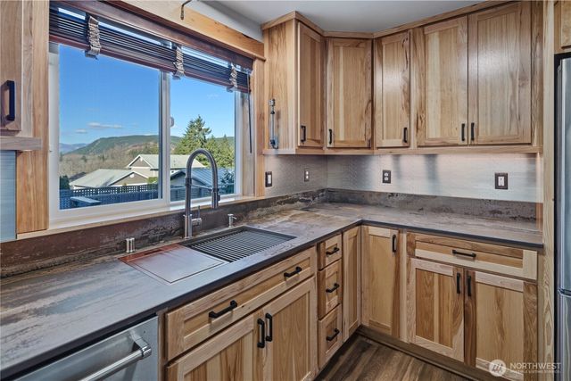 127 Lake Terrace Drive, Mossyrock, WA 98564