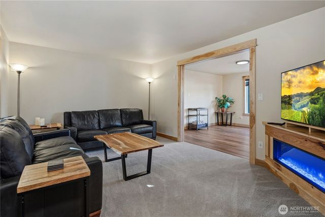 127 Lake Terrace Drive, Mossyrock, WA 98564