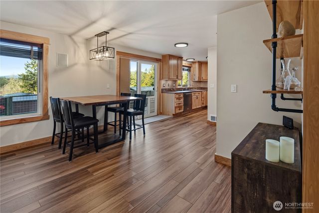 127 Lake Terrace Drive, Mossyrock, WA 98564