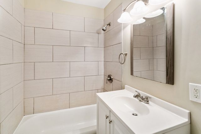 807 Blackhawk Drive, University Park, IL 60484