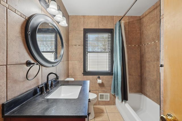 2344 Cowern Place E, North Saint Paul, MN 55109