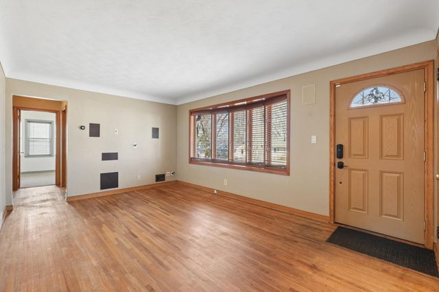 2344 Cowern Place E, North Saint Paul, MN 55109