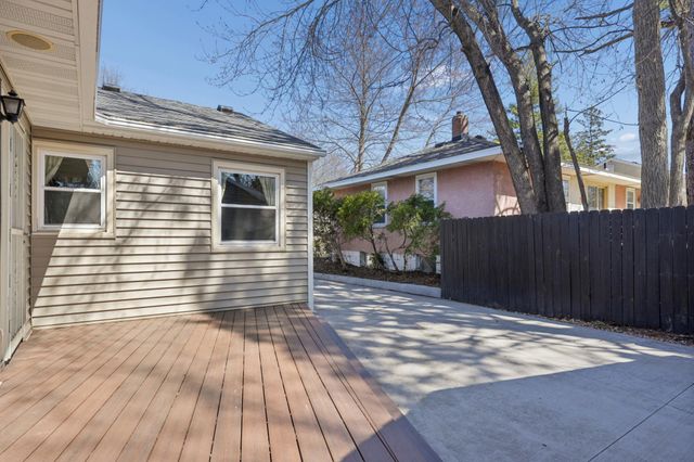 2344 Cowern Place E, North Saint Paul, MN 55109