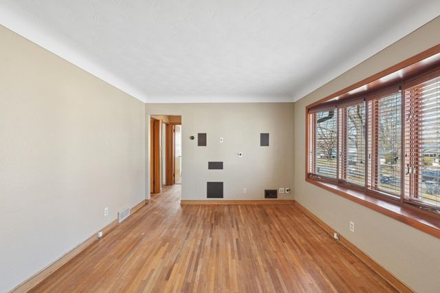 2344 Cowern Place E, North Saint Paul, MN 55109