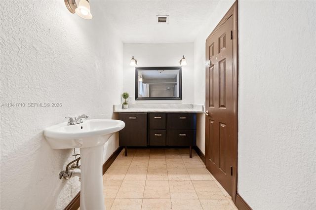 9461 SW 128th St, Miami, FL 33176