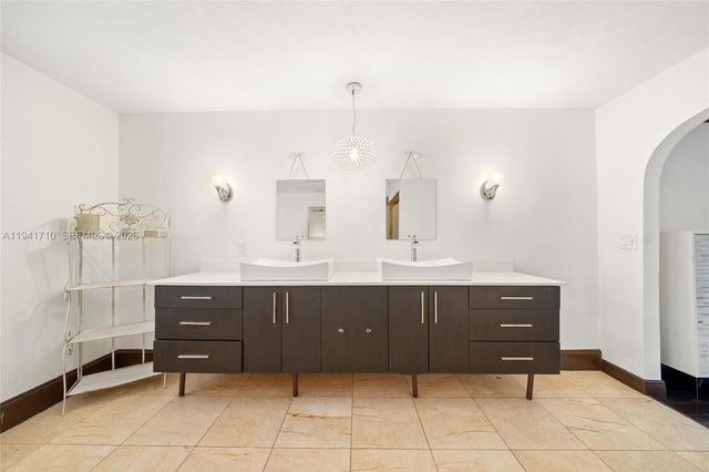 9461 SW 128th St, Miami, FL 33176