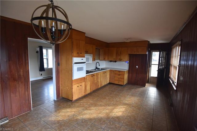 3808 Cash Drive, Winston-salem, NC 27107