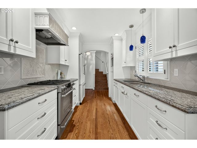 4021 Sw COUNCIL CREST Dr, Portland, OR 97239