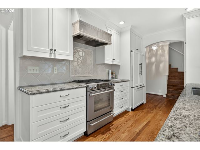 4021 Sw COUNCIL CREST Dr, Portland, OR 97239