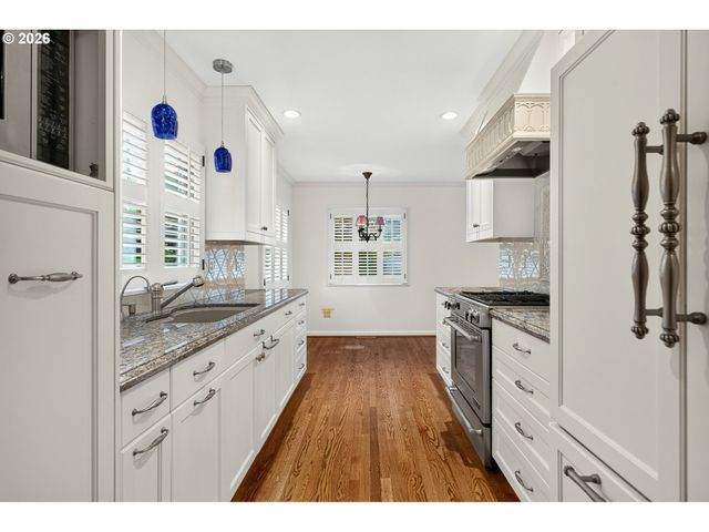 4021 Sw COUNCIL CREST Dr, Portland, OR 97239