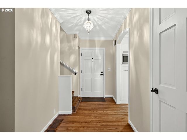 4021 Sw COUNCIL CREST Dr, Portland, OR 97239