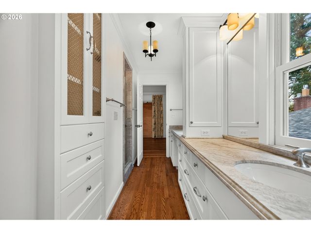 4021 Sw COUNCIL CREST Dr, Portland, OR 97239