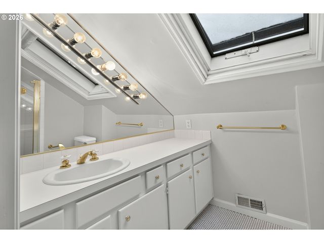 4021 Sw COUNCIL CREST Dr, Portland, OR 97239
