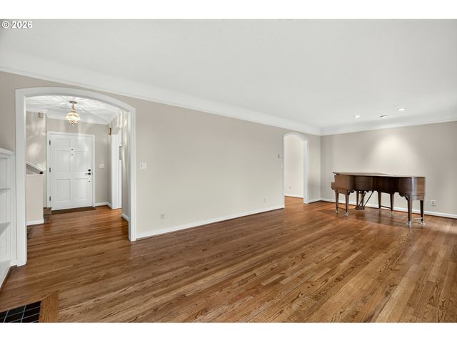 4021 Sw COUNCIL CREST Dr, Portland, OR 97239
