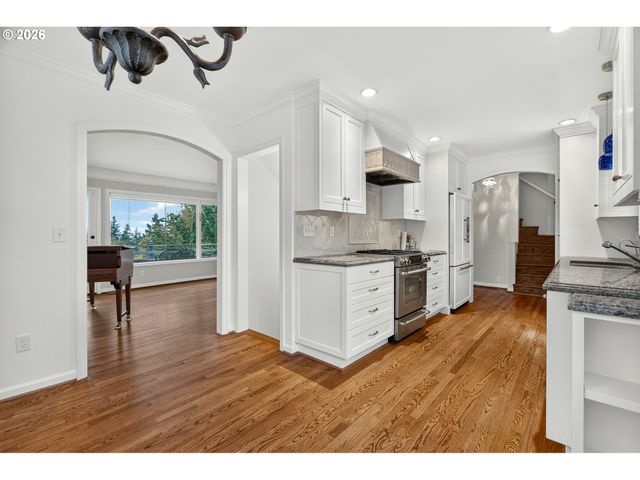 4021 Sw COUNCIL CREST Dr, Portland, OR 97239