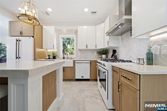 28-07 Zachary Terrace, Fair Lawn, NJ 07410