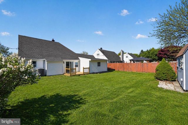 50 AUTUMN LN, Levittown, PA 19055