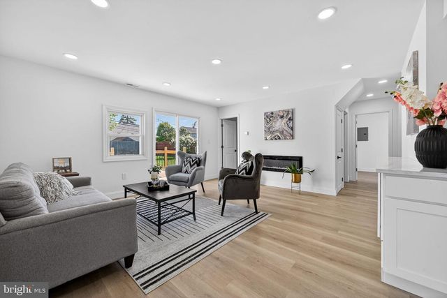 50 AUTUMN LN, Levittown, PA 19055