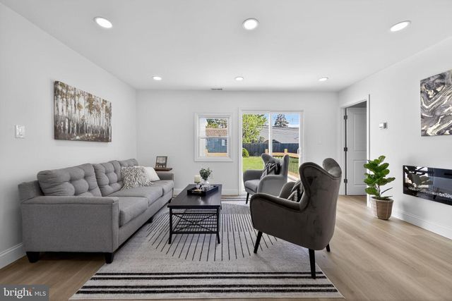 50 AUTUMN LN, Levittown, PA 19055