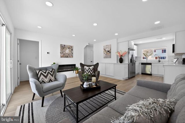 50 AUTUMN LN, Levittown, PA 19055