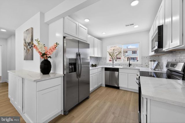 50 AUTUMN LN, Levittown, PA 19055