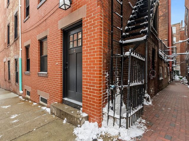 4 Hull St 1, Boston, MA 02113