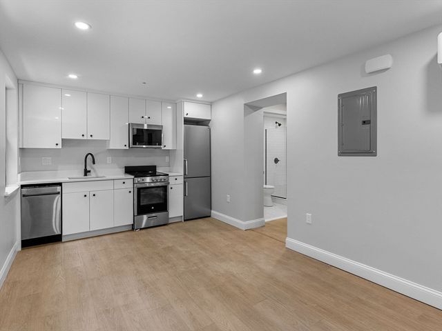 4 Hull St 1, Boston, MA 02113
