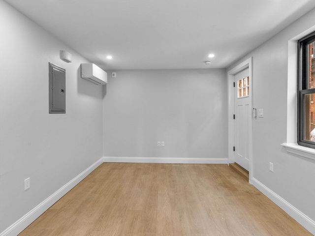 4 Hull St 1, Boston, MA 02113