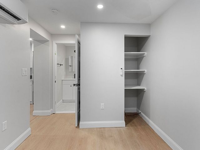 4 Hull St 1, Boston, MA 02113