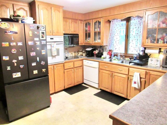 1117 Overlook Dr, Palmer, MA 01069