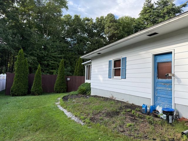 1117 Overlook Dr, Palmer, MA 01069