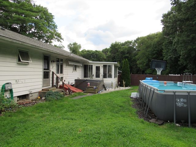 1117 Overlook Dr, Palmer, MA 01069