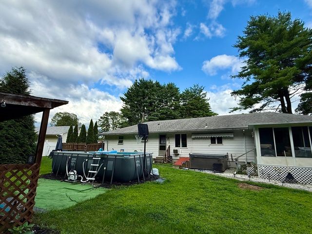 1117 Overlook Dr, Palmer, MA 01069