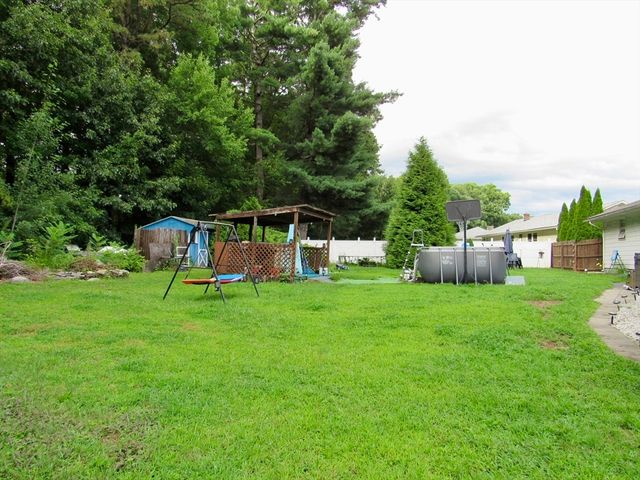 1117 Overlook Dr, Palmer, MA 01069