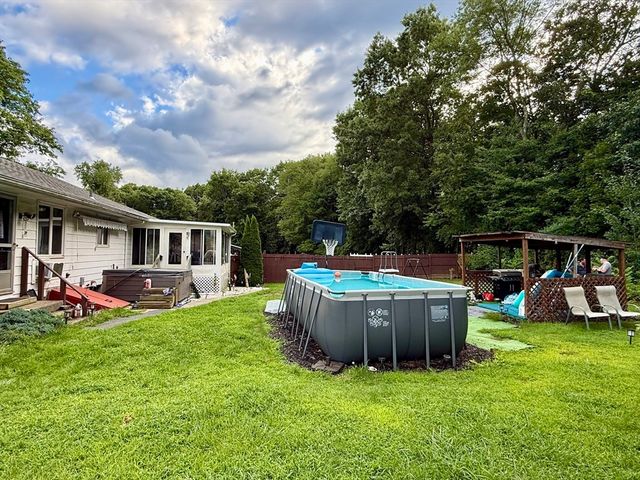 1117 Overlook Dr, Palmer, MA 01069