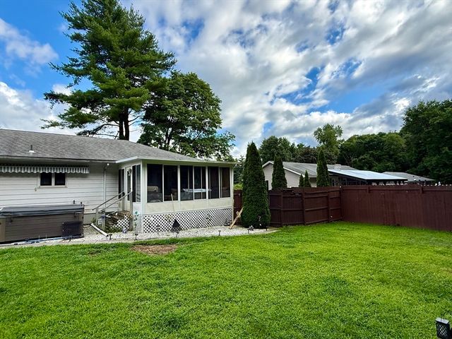 1117 Overlook Dr, Palmer, MA 01069