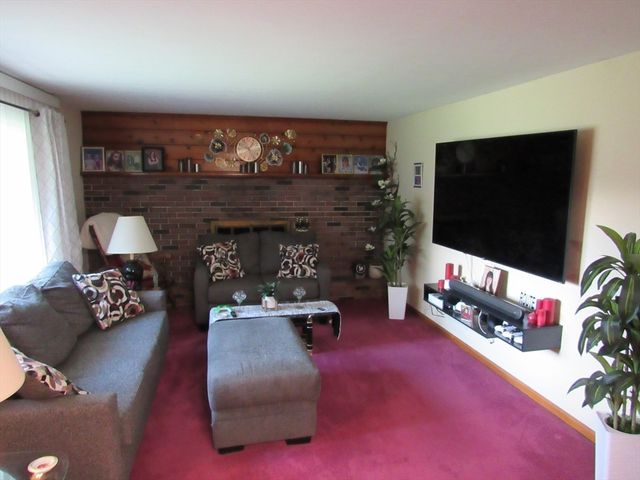 1117 Overlook Dr, Palmer, MA 01069