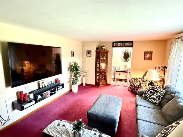 1117 Overlook Dr, Palmer, MA 01069