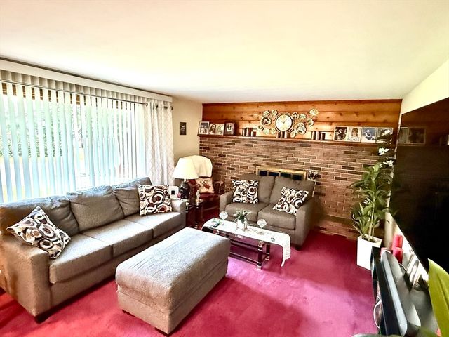 1117 Overlook Dr, Palmer, MA 01069