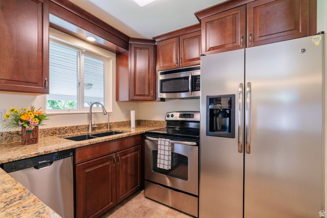 322 E LANE CIR, Sandy, UT 84070