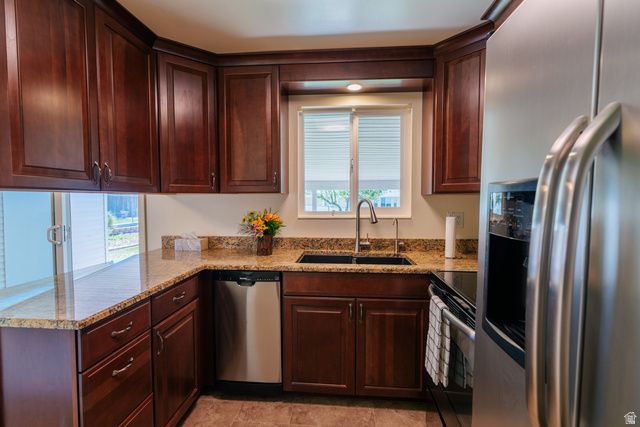 322 E LANE CIR, Sandy, UT 84070