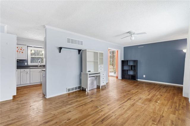 9900 OAKDELL Street, Kansas City, MO 64114