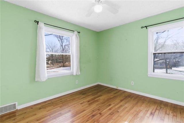 9900 OAKDELL Street, Kansas City, MO 64114