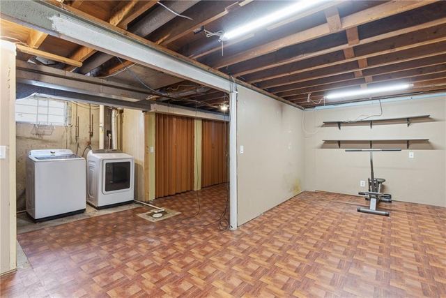 9900 OAKDELL Street, Kansas City, MO 64114