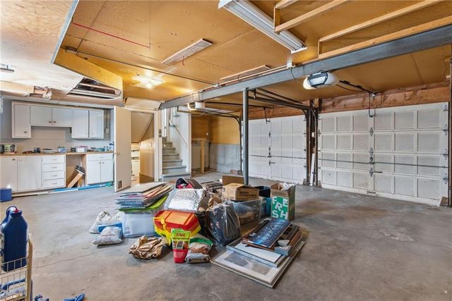 9900 OAKDELL Street, Kansas City, MO 64114